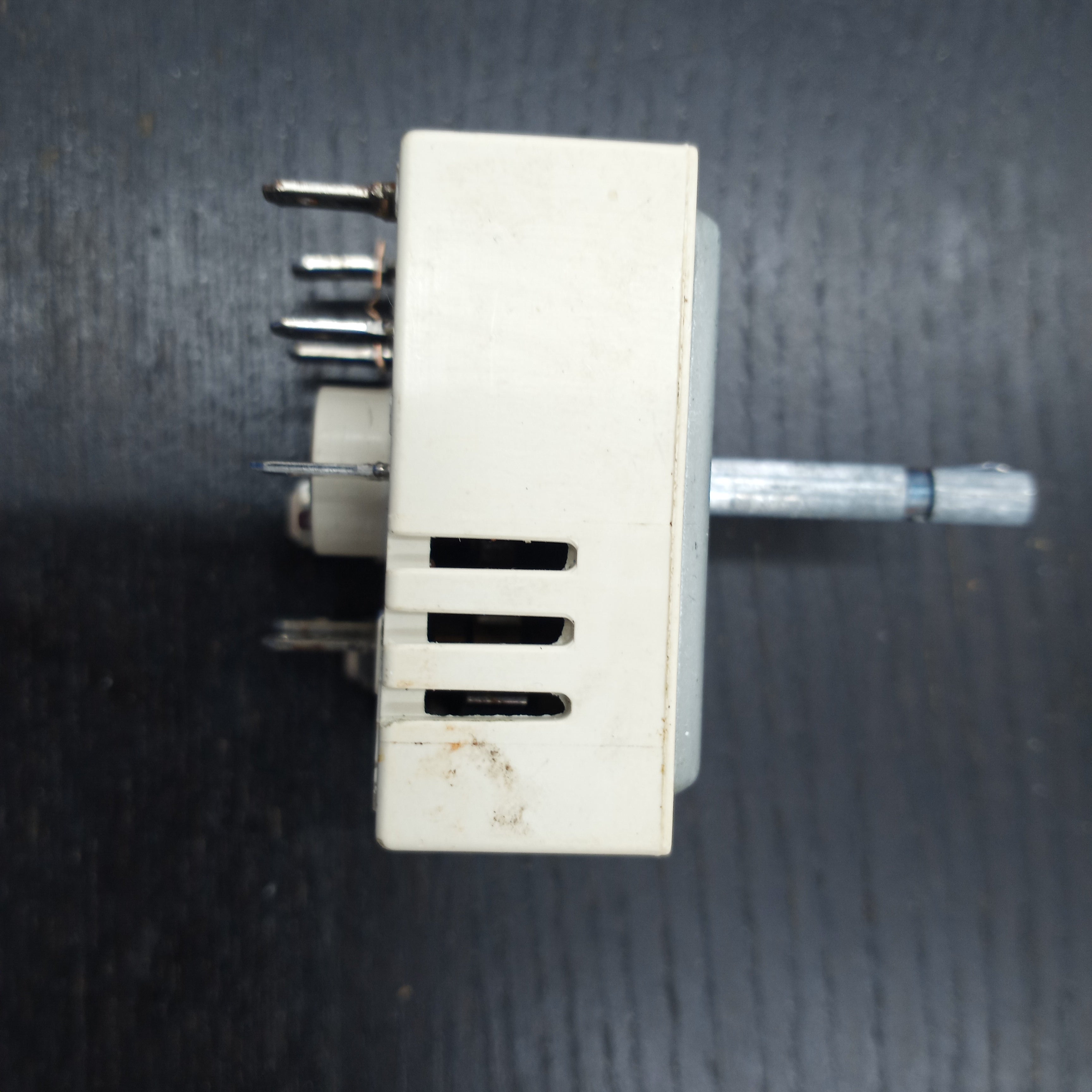 GE Range Dual Surface Element Control Switch WB24T10058 GE Range Dual Surface Element Control Switch WB24T10058
